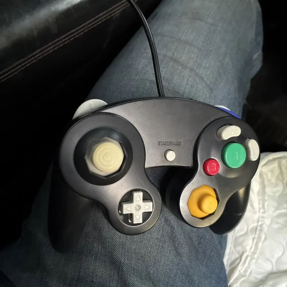 Nintendo GameCube Black Controller (V00087001) Gamepad